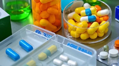 击退过敏性鼻炎 — 了解药物治疗的重要性!