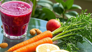 科普，<span style="color: #da4707">抗衰老</span>饮食：让时间暂停的食物秘密