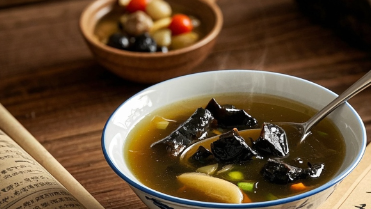乌鸡汤的秘密:煎煮火候带来的营养与美味
